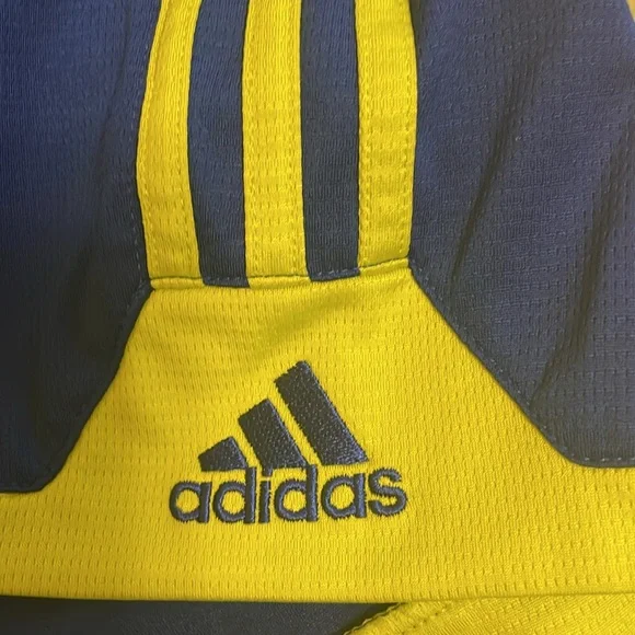 3 for $15 liquidation sale
Boys Adidas basketball shorts
Neon striped
Size 14-16 - Picture 2 of 4